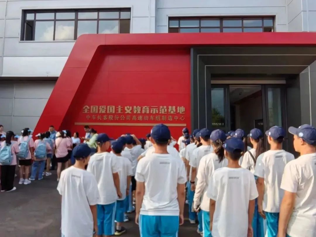 追梦空天凌云志振翅鸿雁赋能时——首都师范大学附属中学育鸿学校