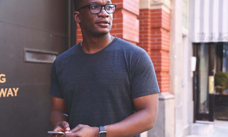 遇到小人在背后说闲话怎么办,小人在背后搞事