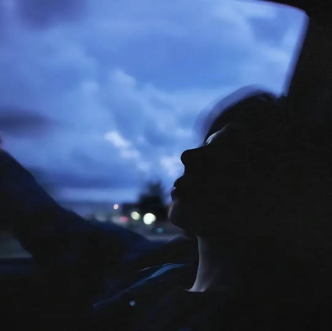 一家中古奢侈品店里的人生12集,一家中古奢侈品店的声色世界