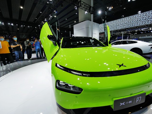 特斯拉modely和宝马5系新能源,比亚迪新能源和特斯拉tesla哪个好