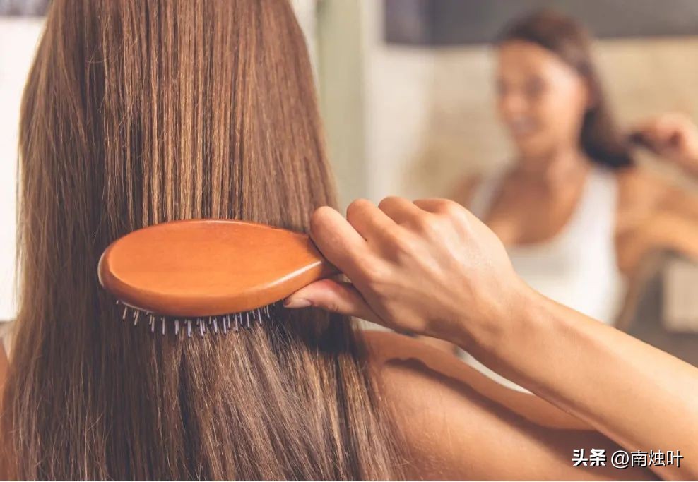 头发稀疏的补救方法20岁,怎样能让头发变浓密拯救秃头少女