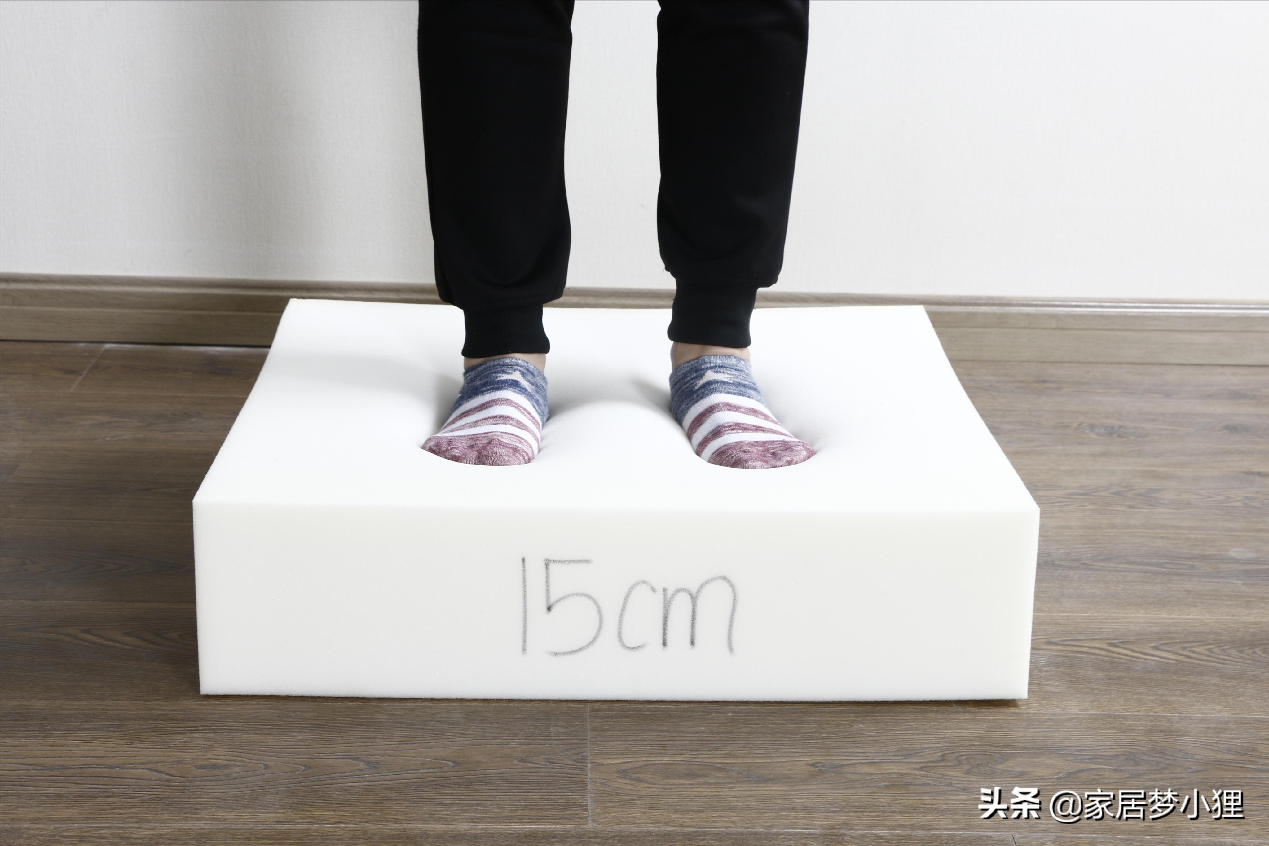 沙发买一年就掉皮塌陷?记住这六点,选对沙发好用很多年