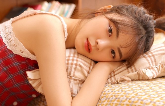 主动找女生聊天开场白聊些什么,追女孩子聊天开头话题大全简短