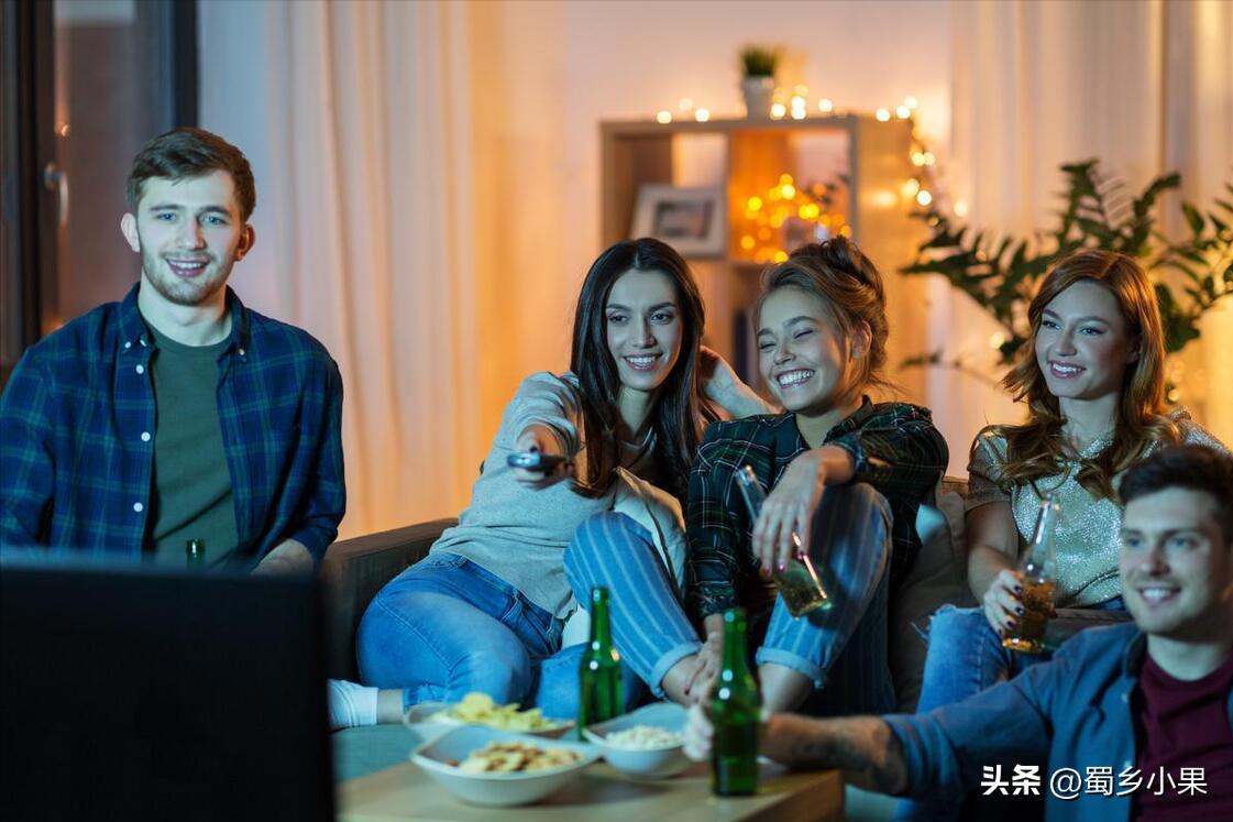 不缴费连新闻联播都没法看？电视厂商的贪婪，阻断了自己前行的路