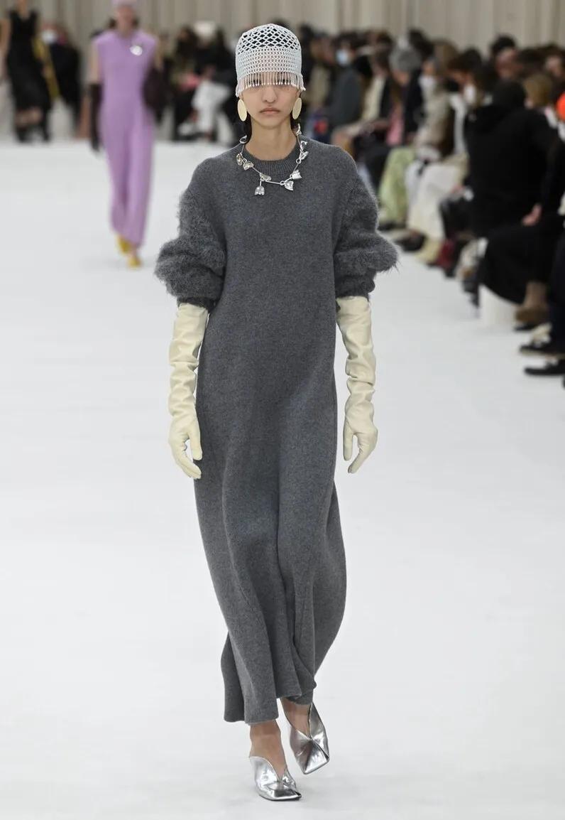 2022流行秋季女装新款穿搭高级,2023年冬季女装流行趋势与流行色