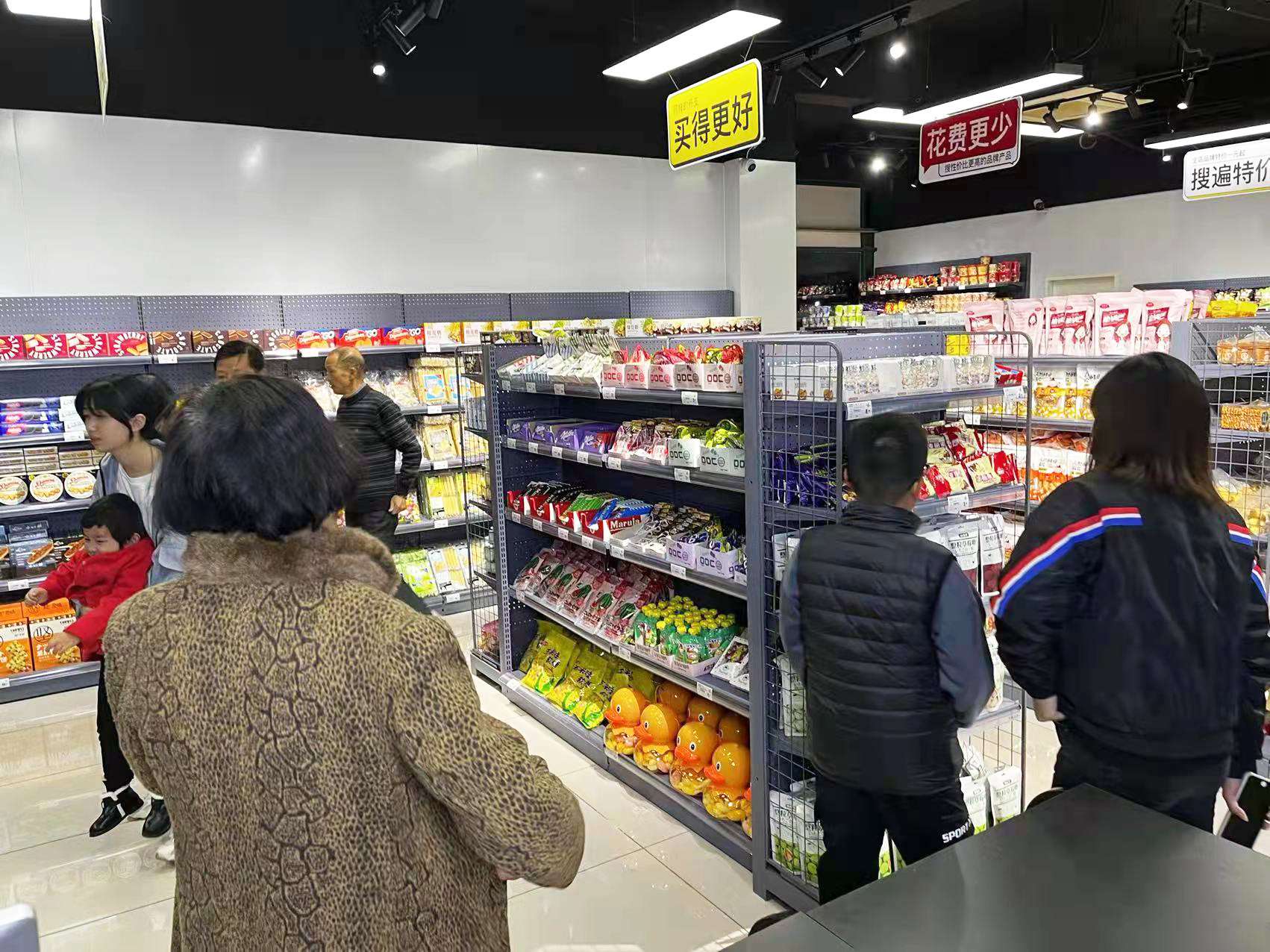 干果零食店铺开店需要多少钱,自己开一家零食店赚钱吗