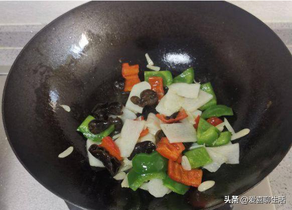 吃什么菜对腰恢复好,腰疼饮食要喝什么汤补腰
