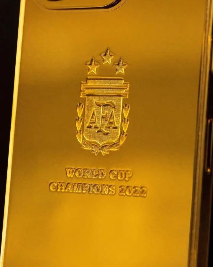 梅西花20万美元定制35台24KiPhone14Pro送给队友