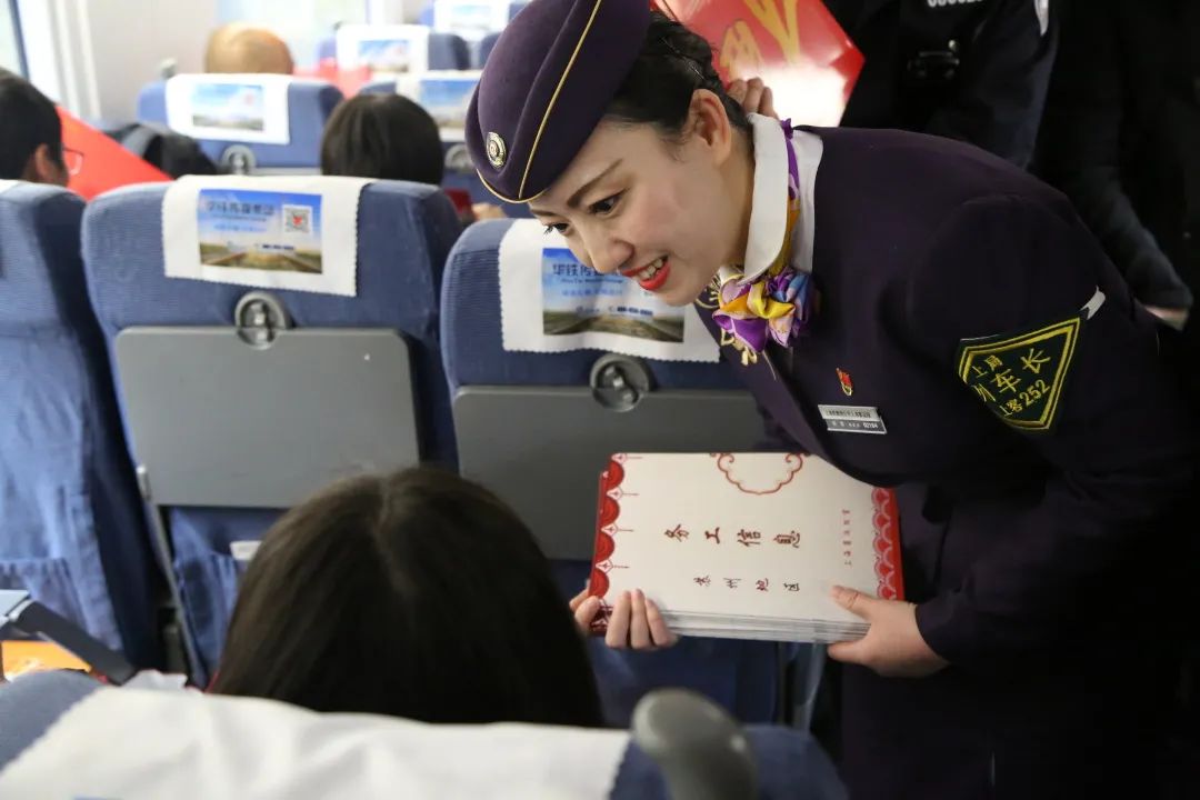 鏂版椂浠i搧璺鏍锋姹夌珯,椤捐搲涓婃捣閾佽矾妯¤寖