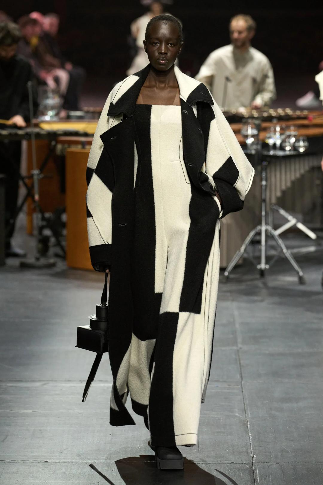 2023秋冬伦敦时装周收官,2022秋冬巴黎时装周什么时候开始