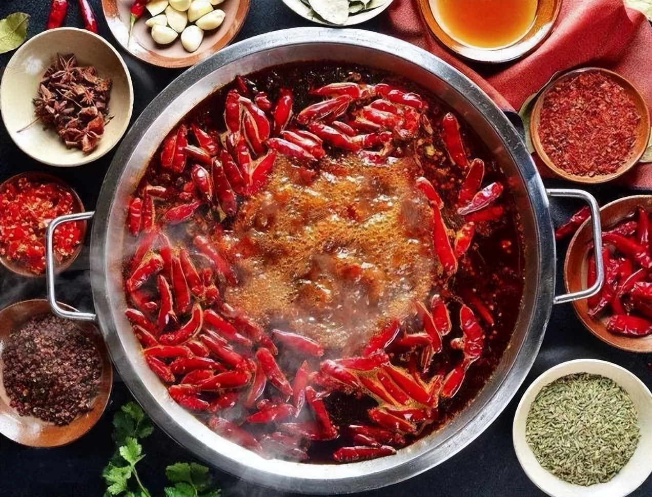 大姨妈量少黑褐色来了十几天,月经量少发黑时间长怎么让它干净