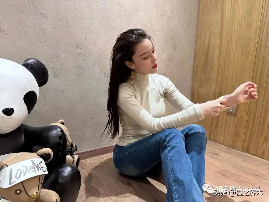 张馨予黑色紧身衣搭配,张馨予露腰照片