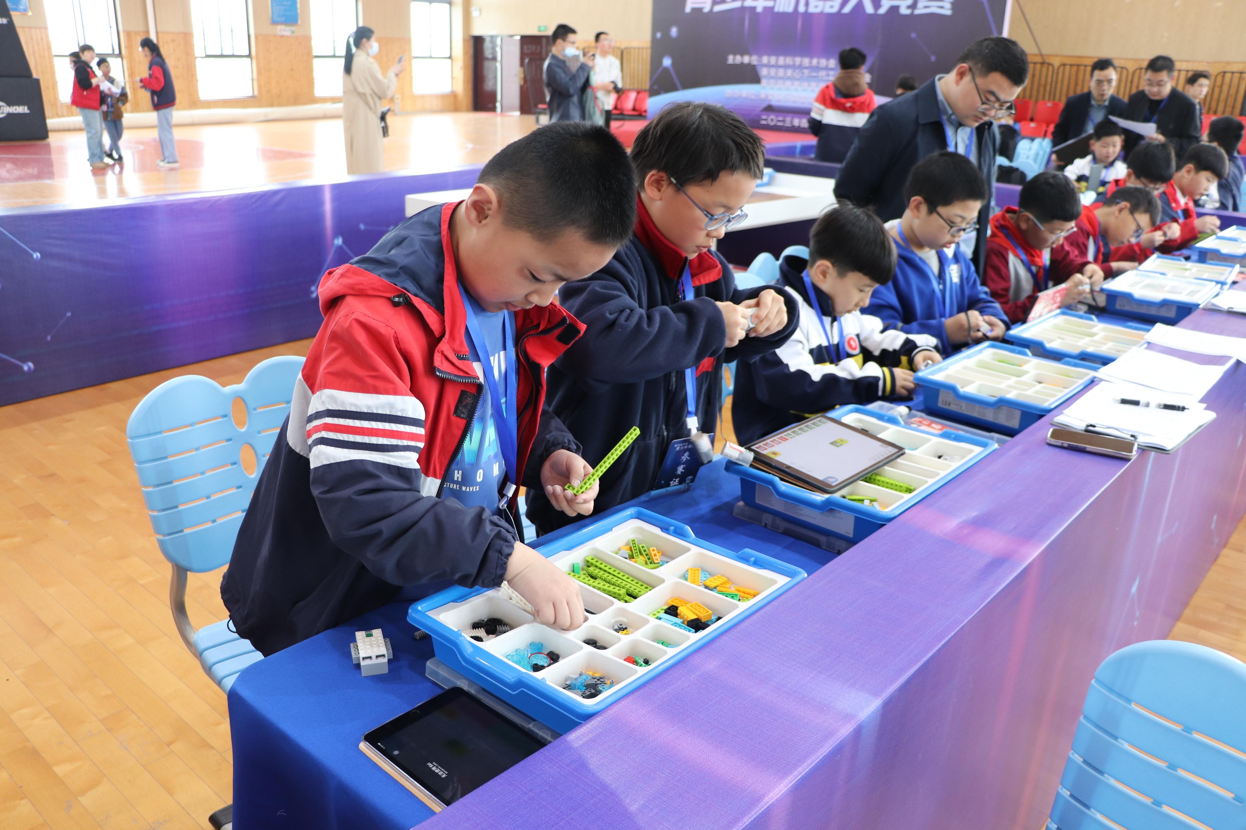 小学二年级机器人竞赛,南漕小学参加机器人竞赛