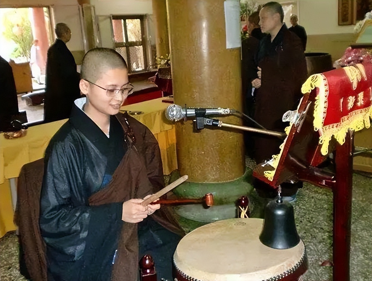 广东谭姓三姐妹遁入佛门,广东三姐妹出家传奇