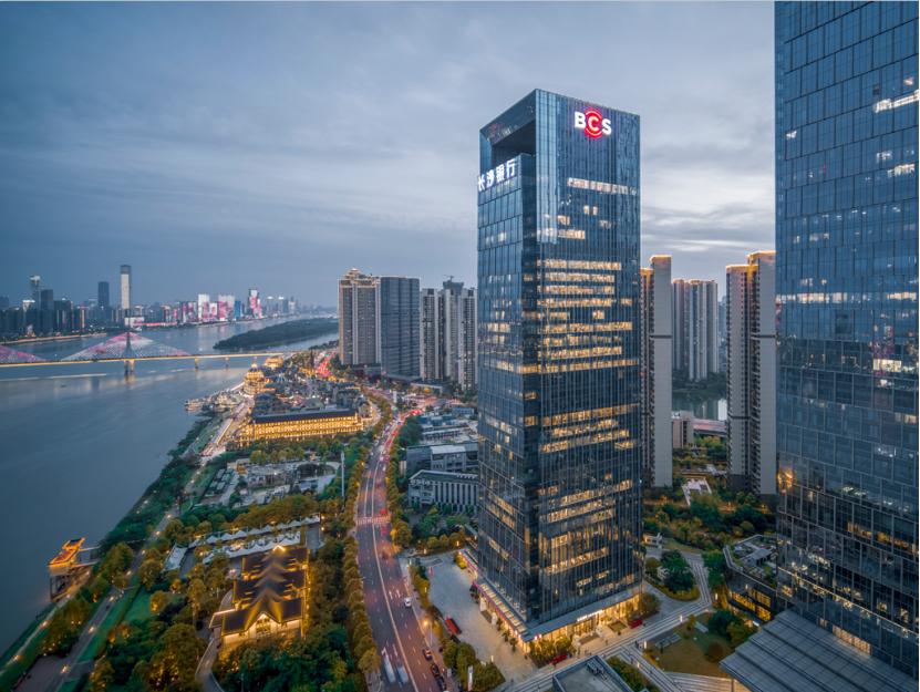 长沙银行成湖南首家万亿级城商行,长沙银行打造万亿级城市商业银行