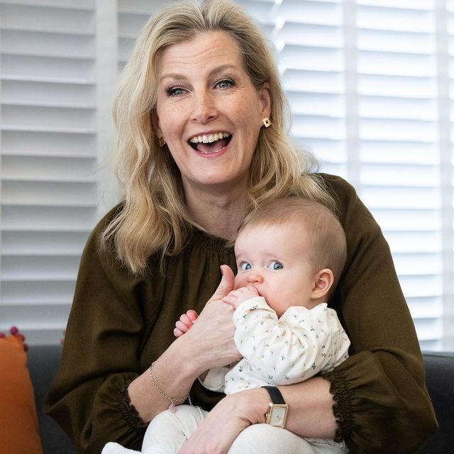 英女王2019穿搭,英国女王时尚潮流穿搭