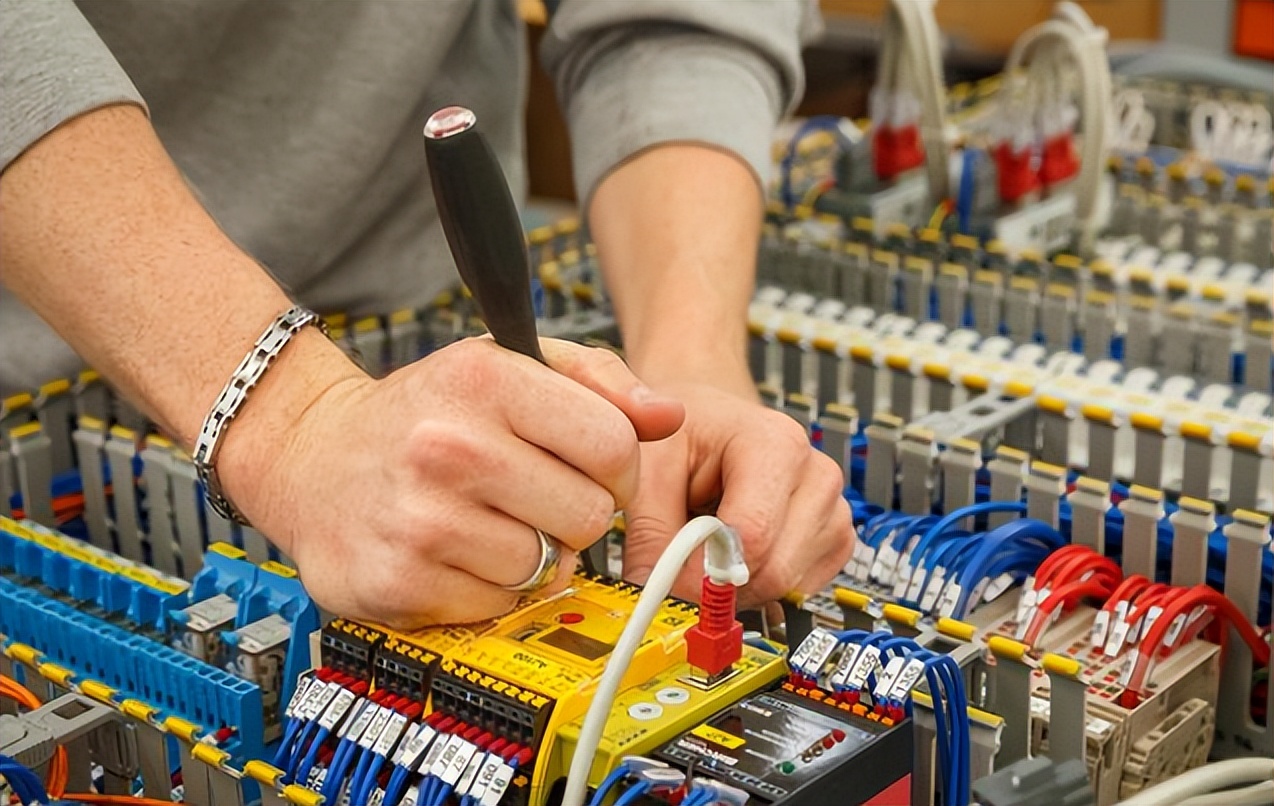 日企造假层出不穷,日本百年企业的匠心精神真的假的