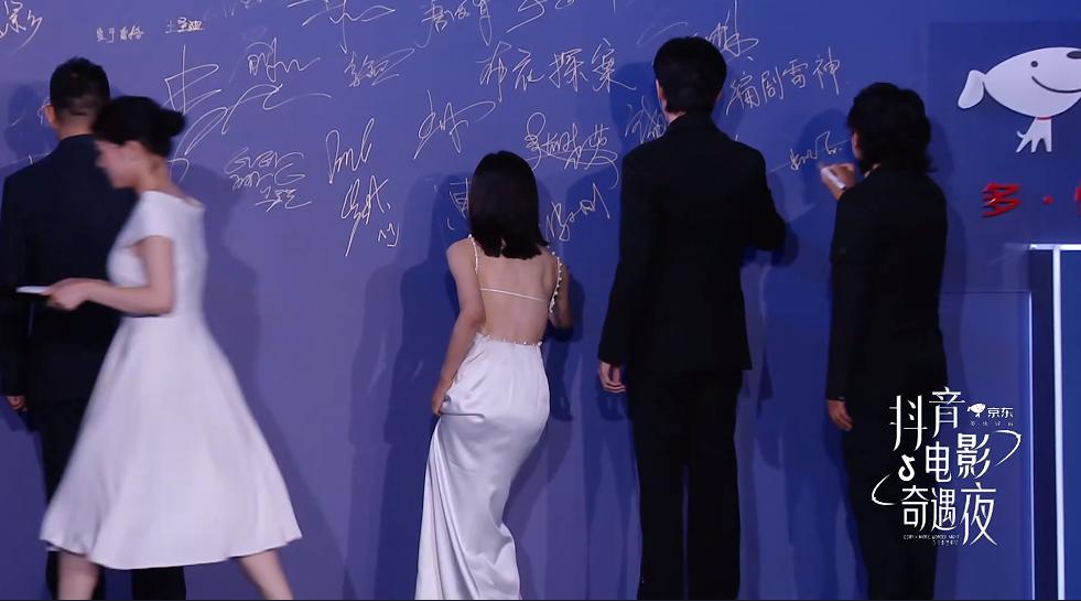 上海这一夜，内娱来了一大半，吴京谢霆锋拿大奖，冯小刚忙着交际