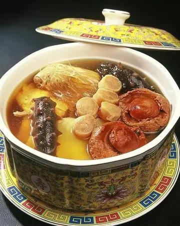 湖南小伙承包5000地只养十只鸡,农民大哥承包500亩土地养了10只鸡