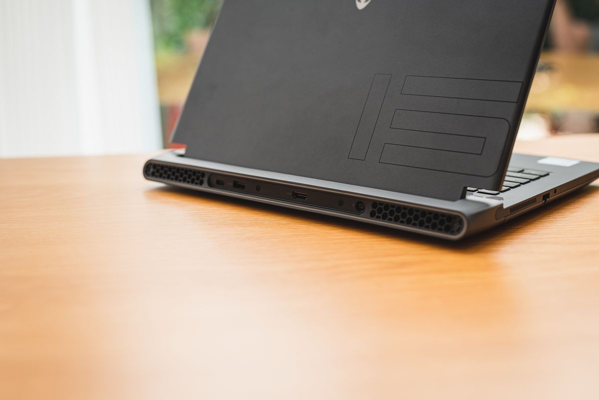 alienwarem17r5评测,男人的快乐就是这么简单且无聊