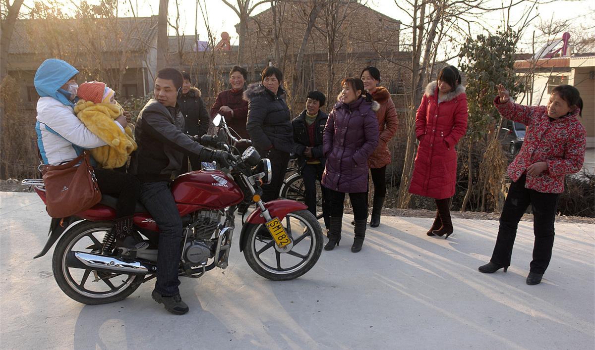 小姨子太调皮捣乱,老婆出差不在家自己在家好无聊