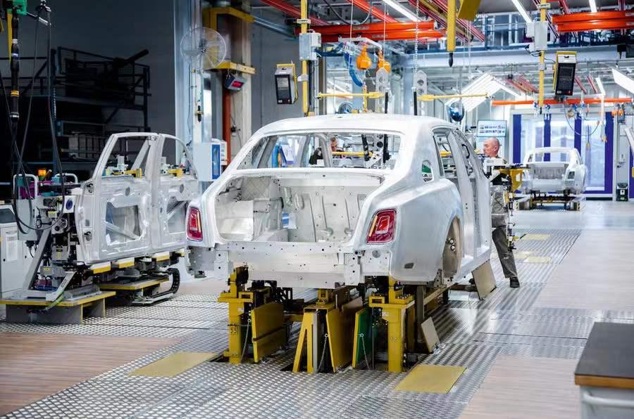 劳斯莱斯实际卖1000台,劳斯莱斯顶级版多少钱落地