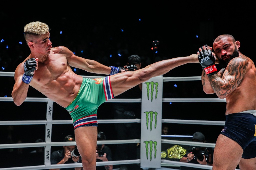 TKO加冕！安德雷德：莱因克尔像男人一样战斗，洛曼来挑战我吧