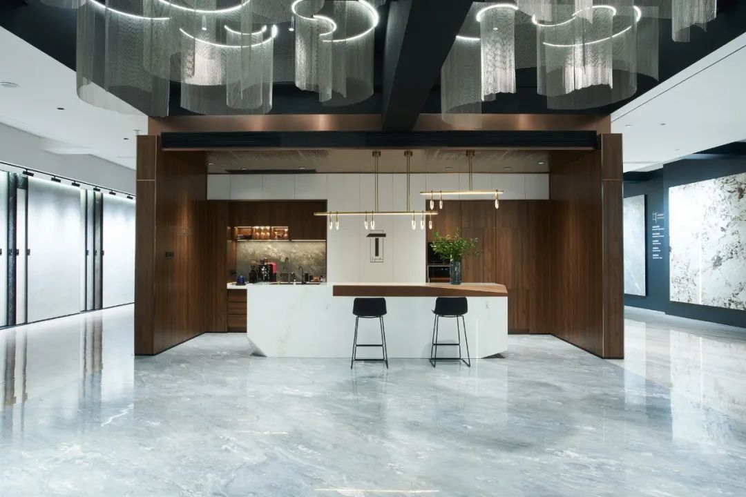 探寻“无垠石境”：透过逆势升级的展厅，读懂一个品牌