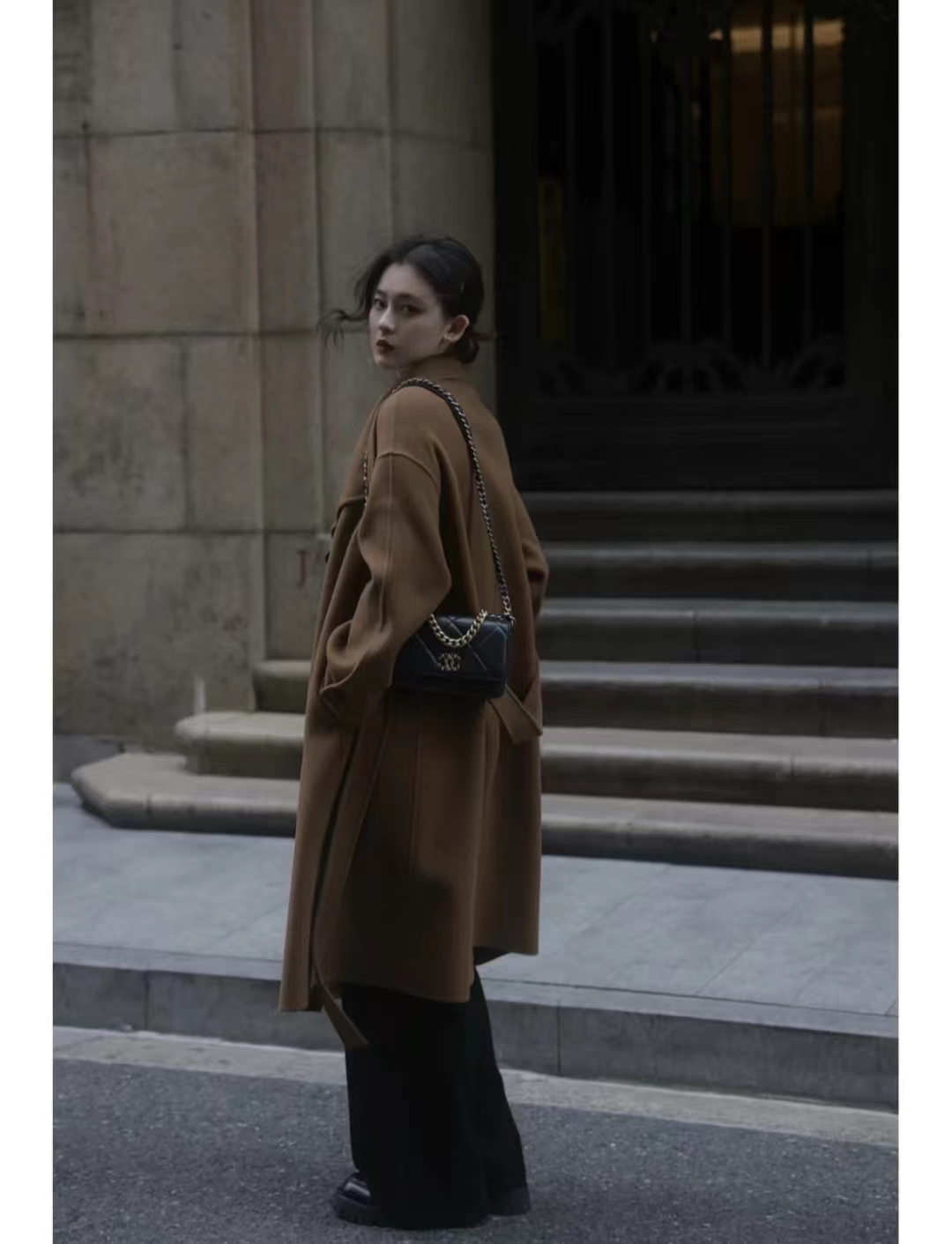 驼色浴袍大衣怎么搭配更高级,大衣棉服驼色穿搭女秋冬