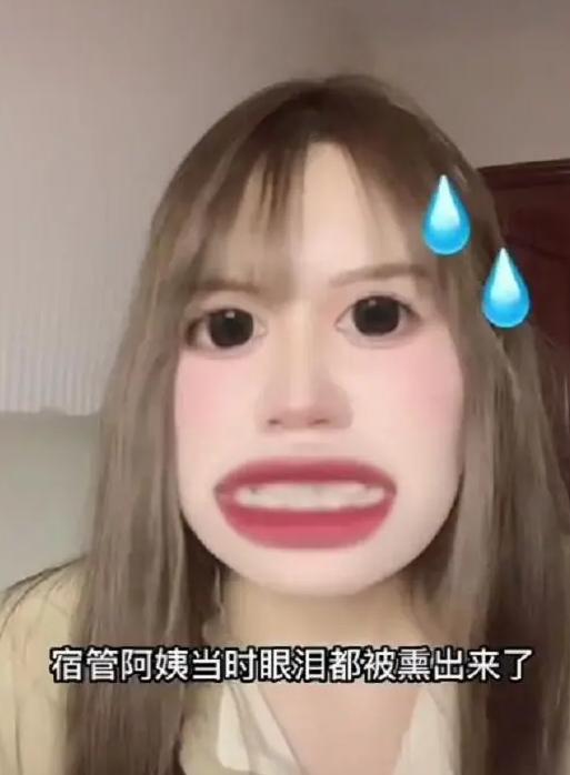 女大学生垃圾桶里捡“姨妈巾”，在床上小便，宿管阿姨被熏出眼泪