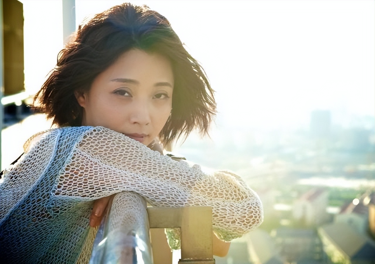 殷桃年轻时颜值巅峰,殷桃回眸一笑百媚生