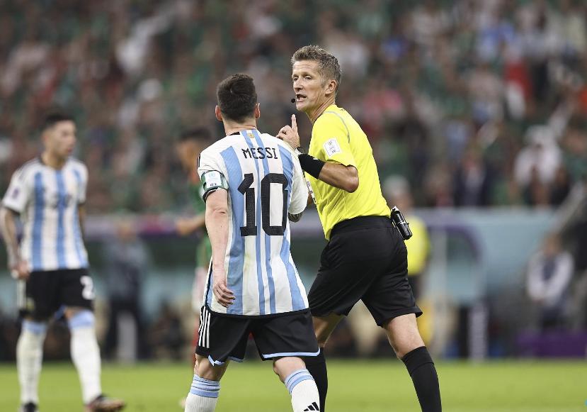 世界杯裁判吹终场哨,2022年世界杯裁判评价梅西