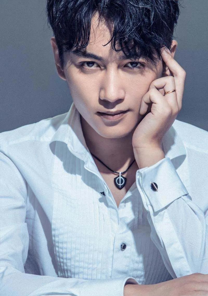 眼距宽却很好看的男明星,眼睫毛特别长的男明星