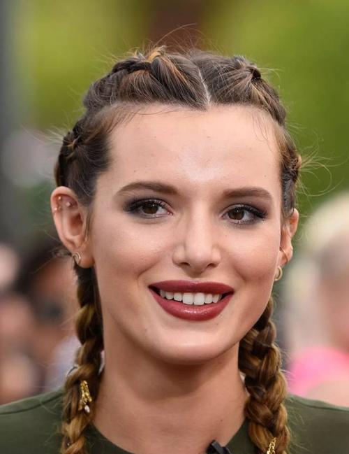 一出道就大方承认整容,出道就被逼着整容