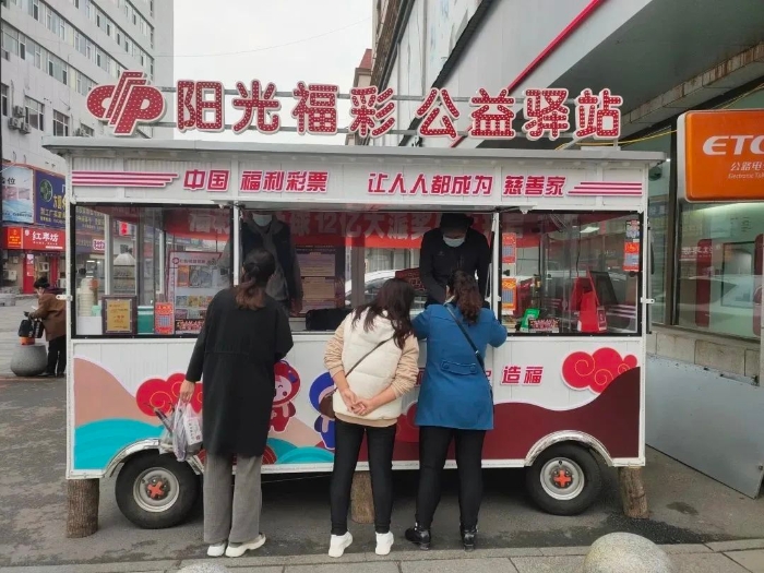 户外销售亭一键升级公益亮色闪耀繁华商圈