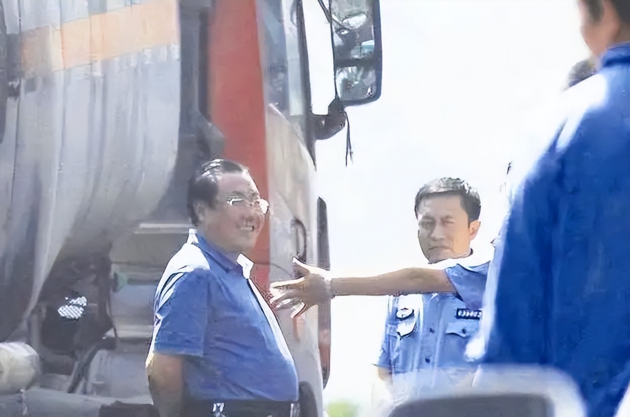 钓鱼执法戴绿水鬼,钓鱼执法中的绿水鬼是真的吗