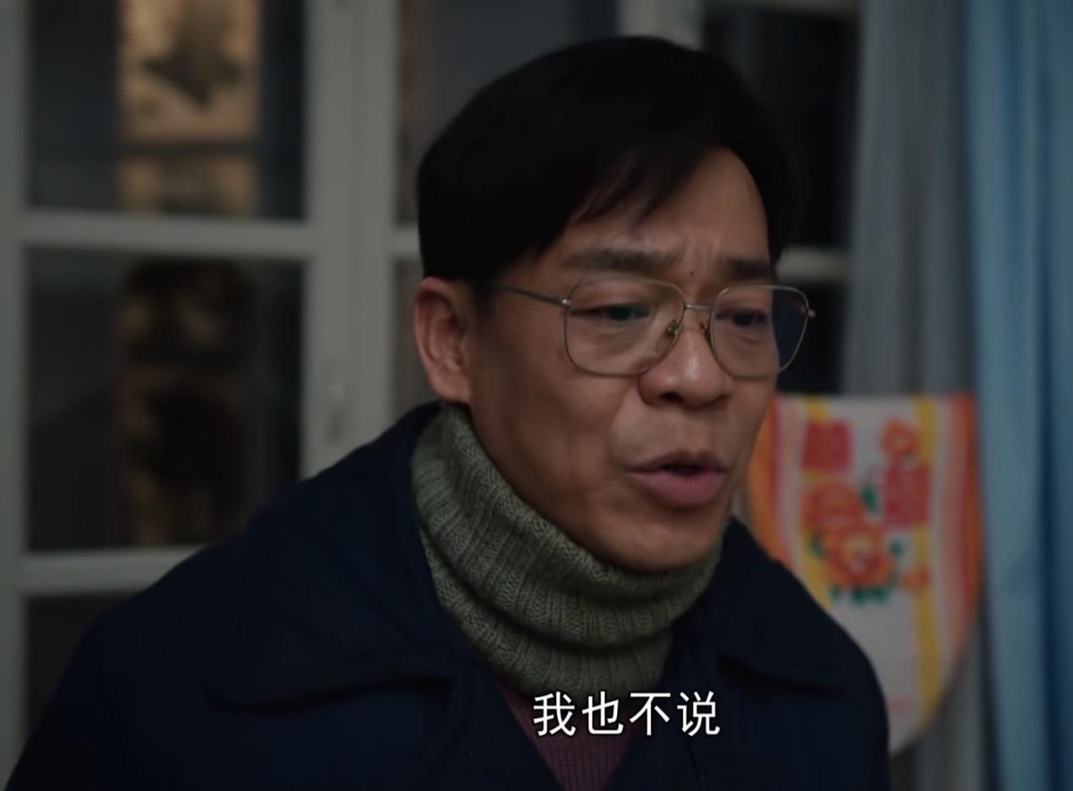 用假发遮住额头就是少男？37岁唐曾演大学生，满脸褶子太辣目