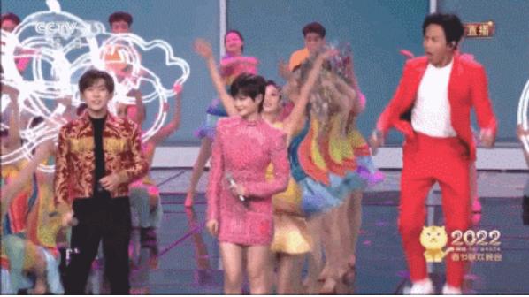 贾玲沈腾本色出演张小斐,贾玲张小斐2020微博之夜红毯视频