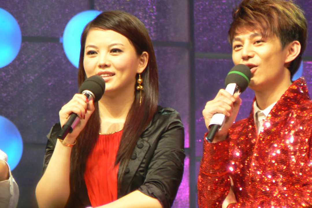 国内发财国外花的7位富豪,国内挣钱国外花的十大明星