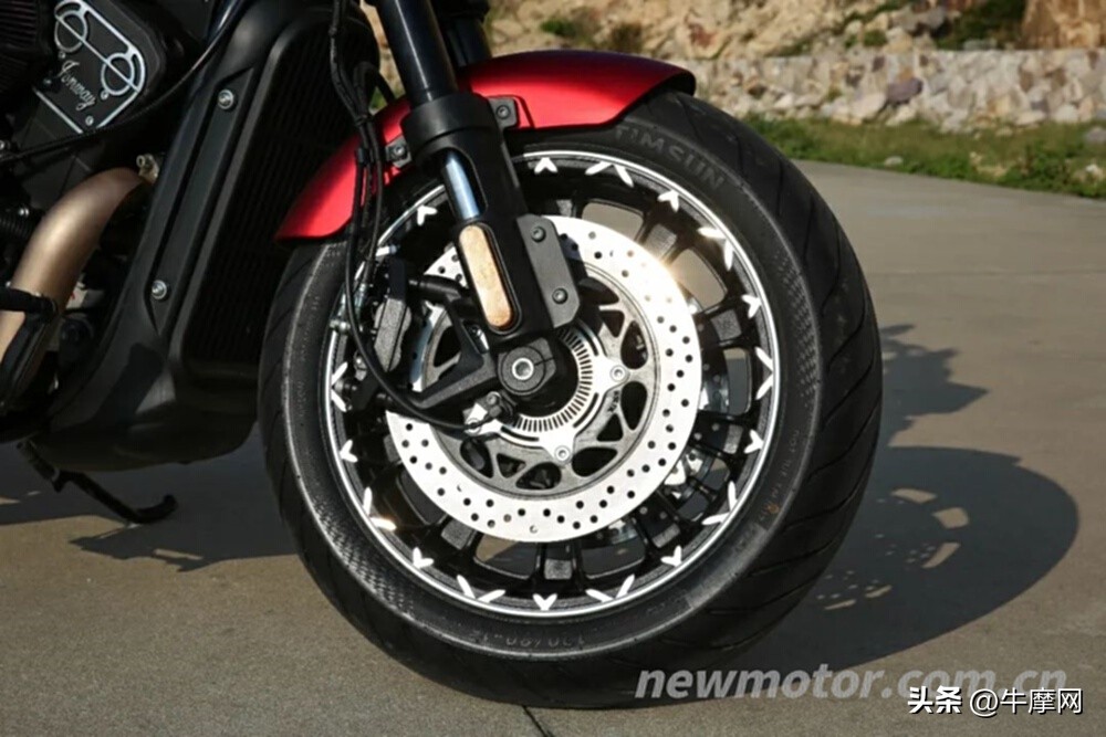 庄威400这款车怎么样,庄威400普通版与豪华版的区别