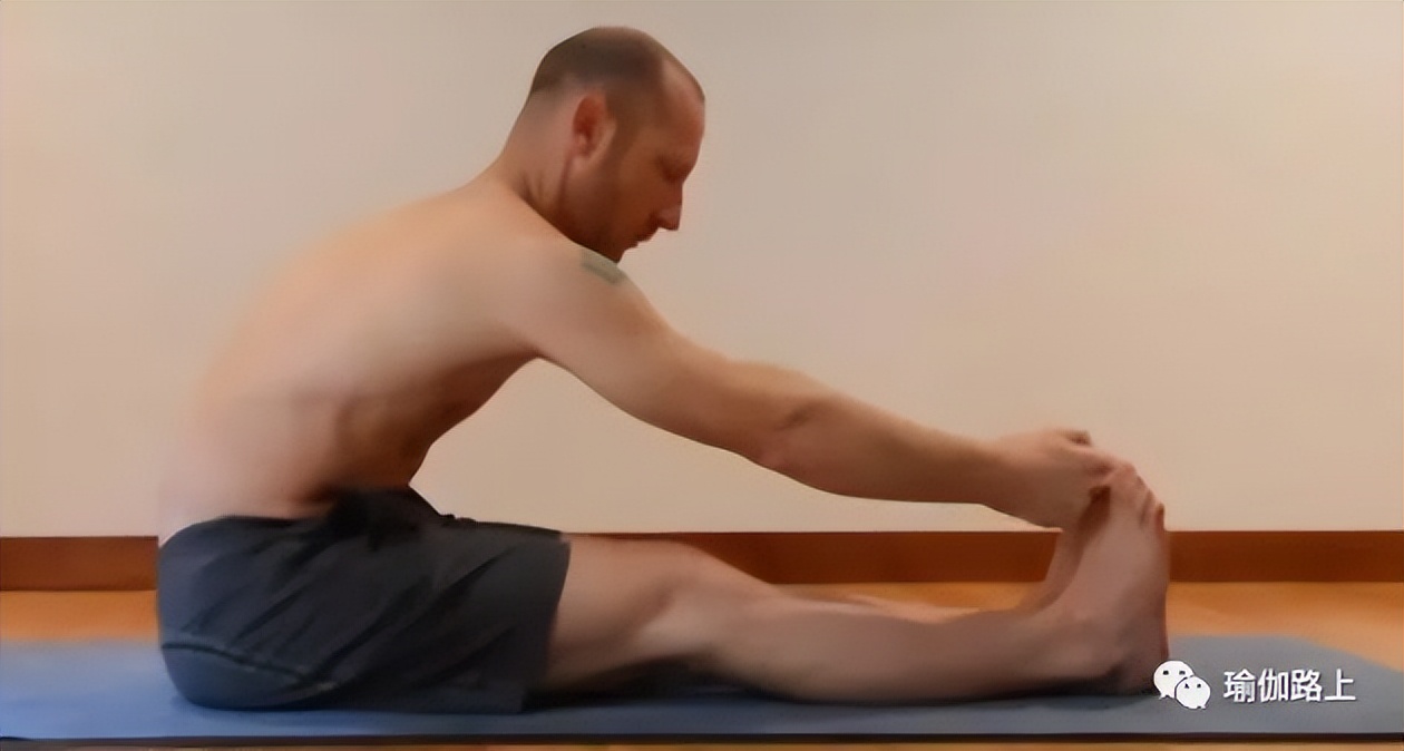 腰椎间盘突出瑜伽锻炼最好方法,腰椎间盘突出怎么练瑜伽