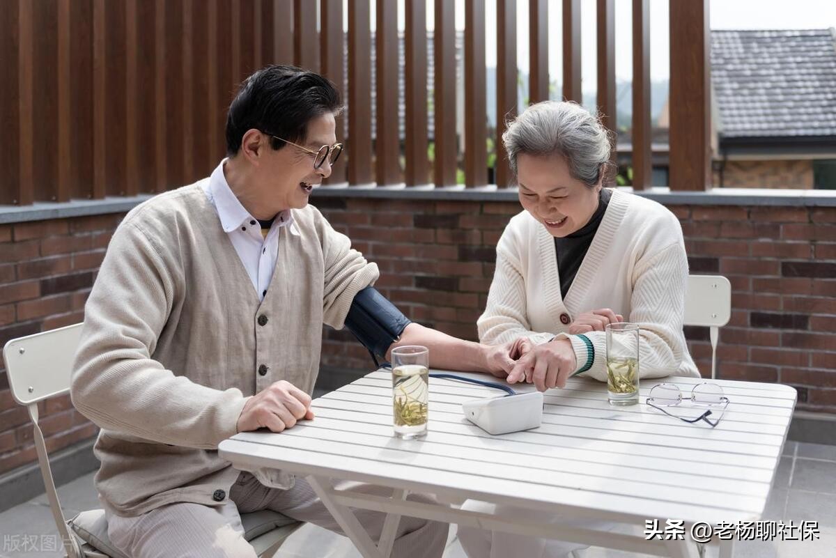 缴费年限不够的退休怎么办,缴费年限不够可以全部退么