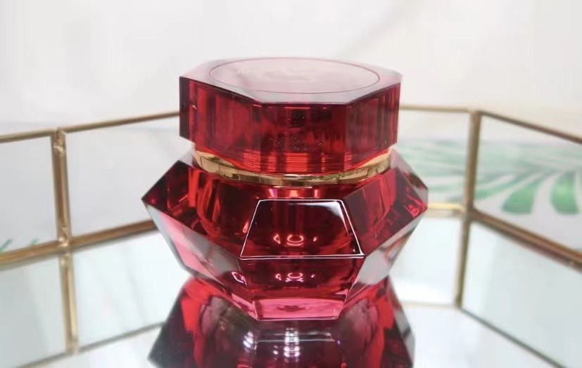 40多岁用什么牌子的抗皱面霜好,40岁哪个牌子面霜抗皱保湿效果好