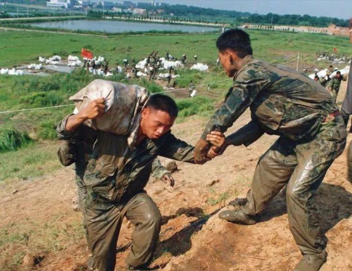 98抗洪爆破堤坝,98抗洪决堤口