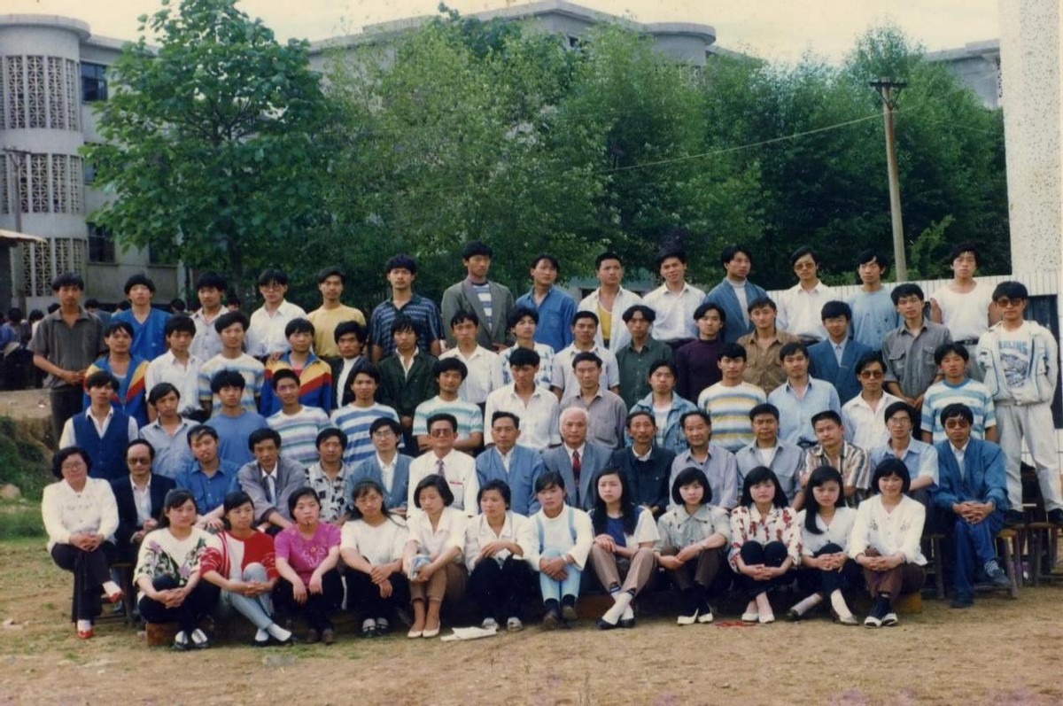 回想曾经母校,回想中学时代的母校