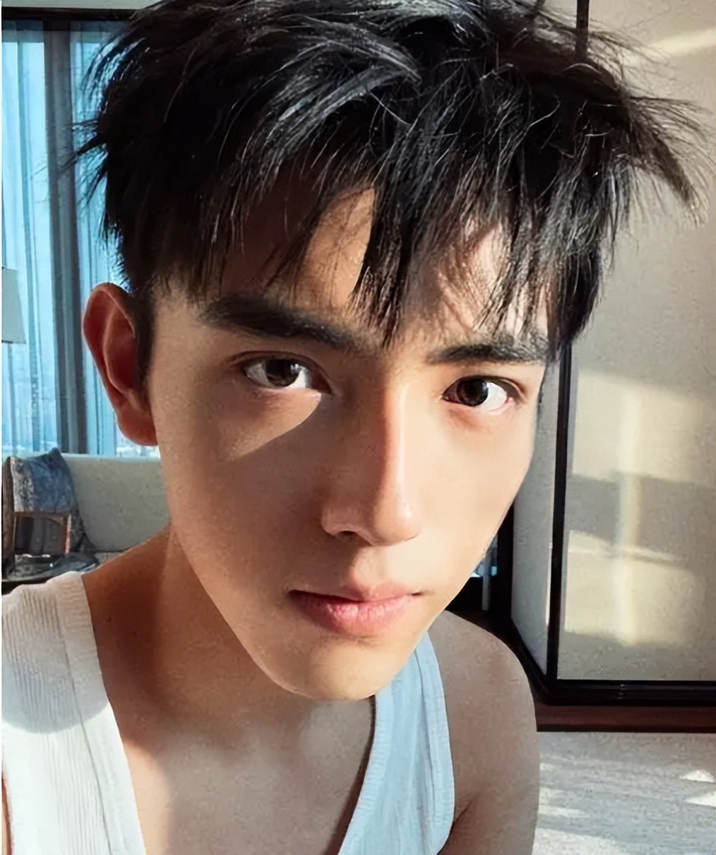 陈飞宇陈红被拍首次露面,陈飞宇与陈红现在关系