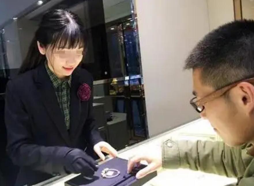 偷梁换柱被发现后续,10年前钻石被偷