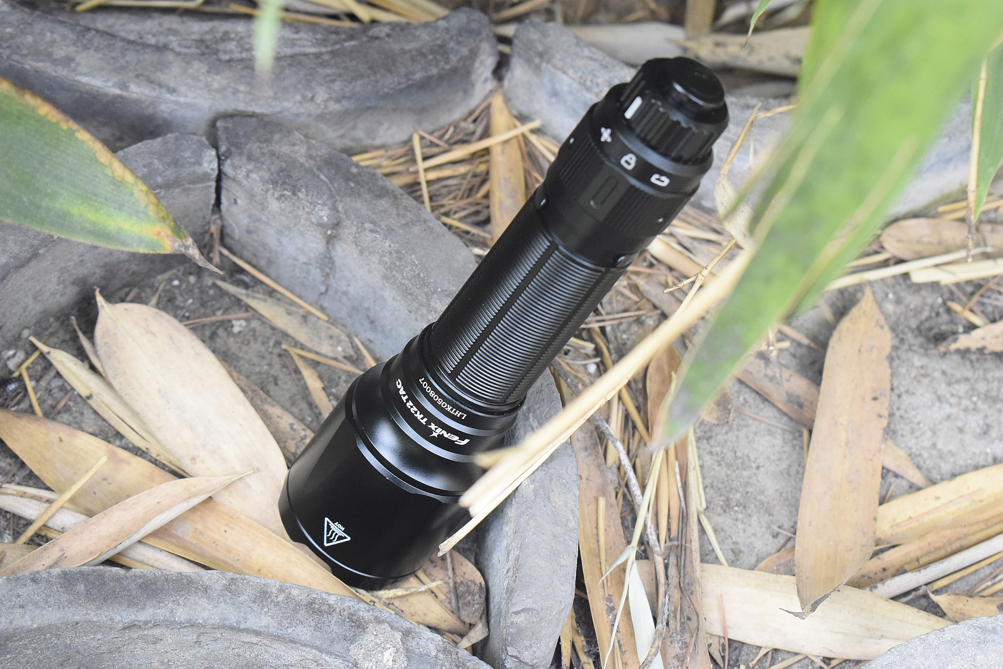 稳定高效,强光压制!Fenix菲尼克斯TK22TAC双模式战术手电体验