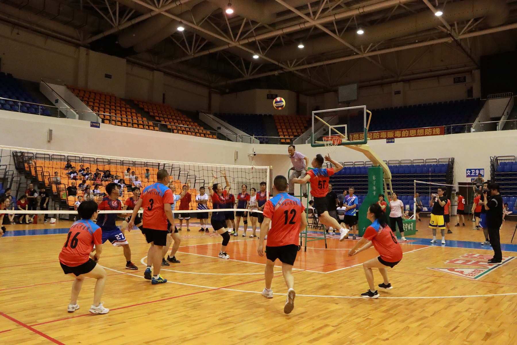 总决赛燃爆场面,震撼人心的场面热血沸腾比赛现场