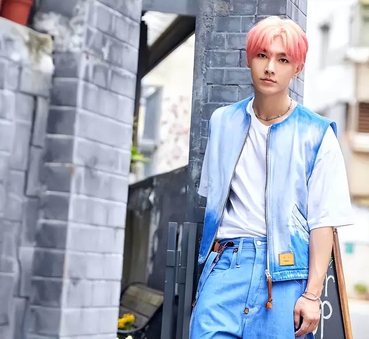 炎亚纶开啥车,炎亚纶开什么牌子的车